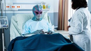 Resident Alien. T(T2). Resident Alien (T2): Ep.11 El peso