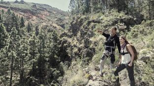 Famosos en peligro con Bear Grylls. Famosos en peligro con...: Anthony Anderson en las montañas de Sierra Nevada
