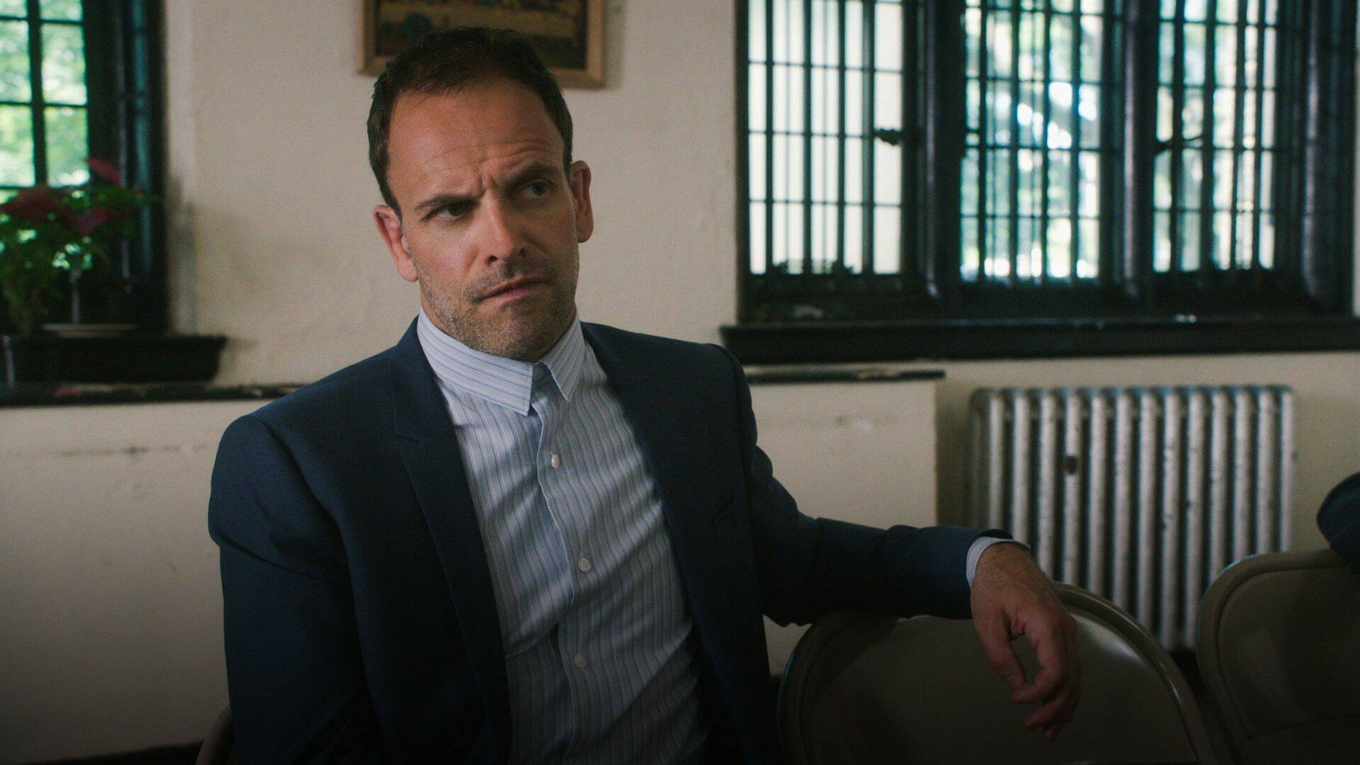 Elementary (T6): Ep.3 Presionando botones