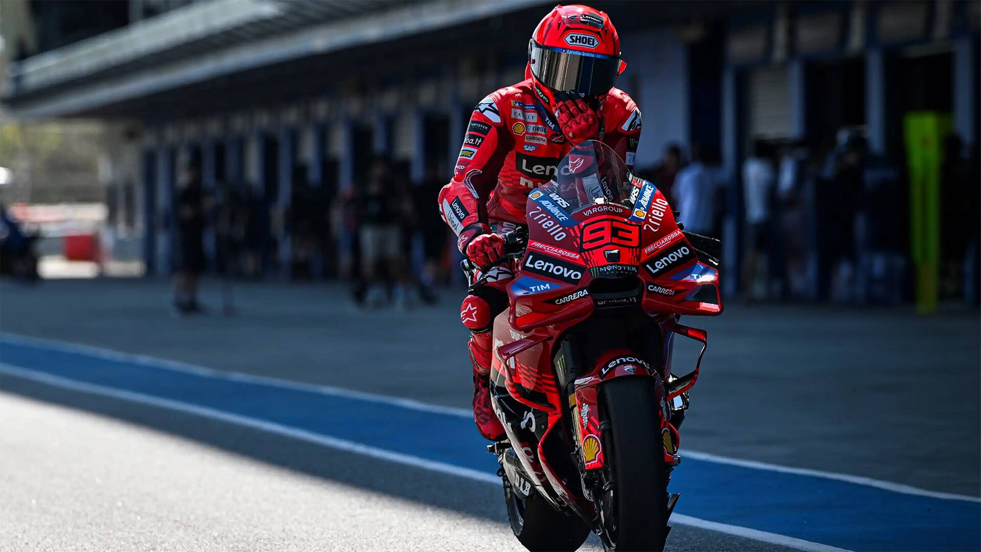Rueda de prensa... (2025): Italia - Paddock Abierto