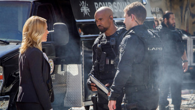 Imagen de S.W.A.T.: Los... (T1): Ep.3 Pamilya - 1