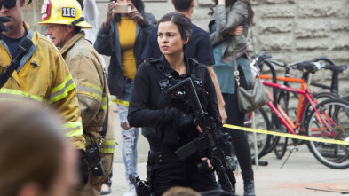 Imagen de S.W.A.T.: Los... (T1): Ep.3 Pamilya - 2