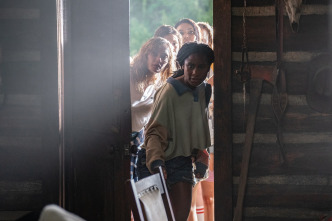 Imagen de Yellowjackets (T1): Ep.3 La casa de muñecas - 5