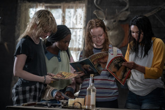 Imagen de Yellowjackets (T1): Ep.3 La casa de muñecas - 10