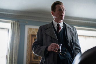 Imagen de Un espía entre... (T1): Ep.2 El Admiral's Glass - 9