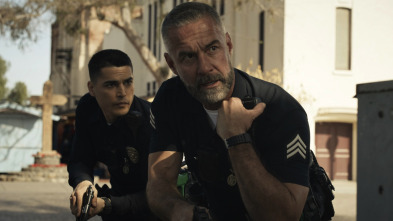 Imagen de S.W.A.T.:  Los... (T6): Ep.15 Proteger y servir - 2