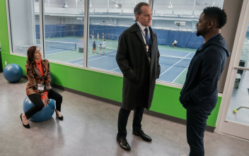 Imagen de Elsbeth (T1): Ep.5 Recogepelotas - 3