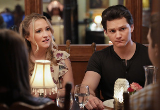 Imagen de El joven Sheldon (T7): Ep.7 Una boda adecuada y esqueletos en el armario - 7
