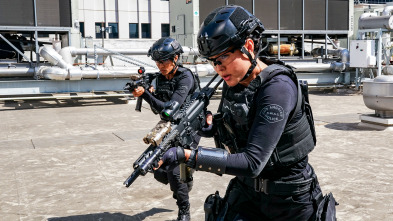 Imagen de S.W.A.T.:  Los... (T8): Ep.8 Antes de que haga bum - 1