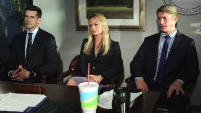 Imagen de Divina de la muerte (T4): Ep.11 Cosas de familia - 3