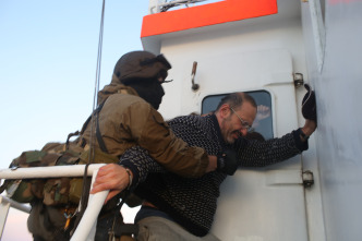 Imagen de Putin vs. Greenpeace  - 8