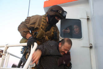 Imagen de Putin vs. Greenpeace  - 9
