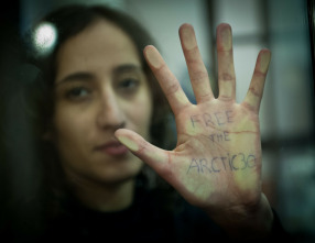 Imagen de Putin vs. Greenpeace  - 11