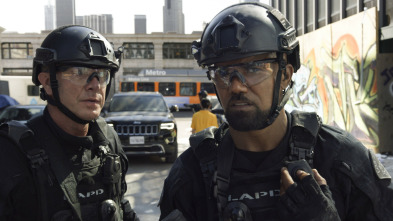 Imagen de S.W.A.T.: Los... (T2): Ep.14 El Equipo B - 6